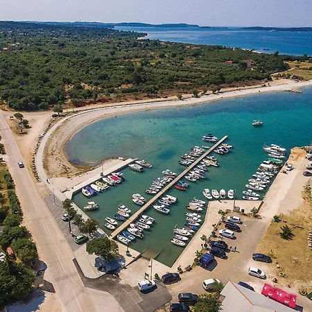 Two-bedroom In Apartment Peroj