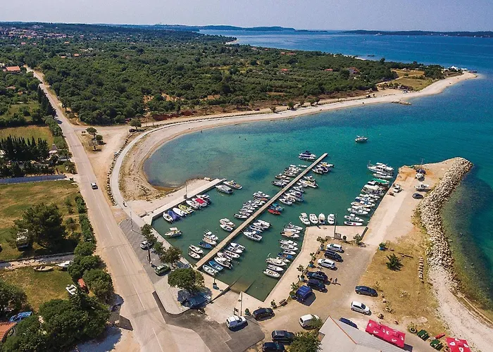 Two-bedroom In Apartman Peroj